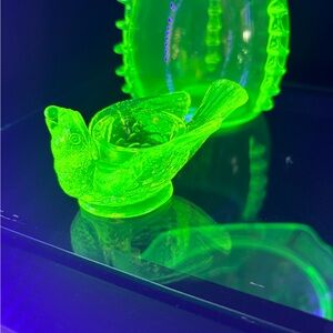 ❌ SOLD ON FACEBOOK MARKETPLACE ❌ Vaseline Glass Bird Salt Dish